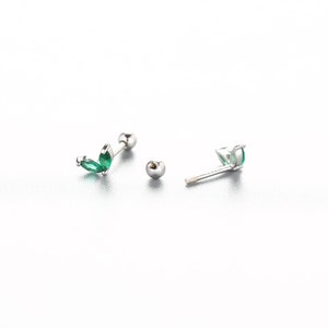 925 Sterling Silver Green Emerald Stud Earring, Tragus Piercing , Helix Piercing, Cartilage Piercing, 20G, Tragus, Conch, Piercing