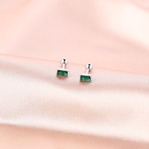 925 Sterling Silver Green Emerald Rectangle Stud Earring, Tragus Piercing , Helix Piercing, Cartilage Piercing, 20G, Tragus, Conch, Piercing