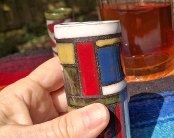Ręcznie robiony ceramiczny kieliszek do shotów