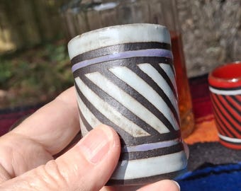 Ręcznie robiony ceramiczny kieliszek do shotów