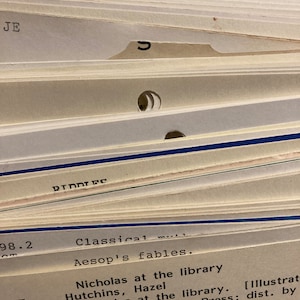 Vintage bibliotheekcataloguskaarten Creepy/Halloween-editie 20st.