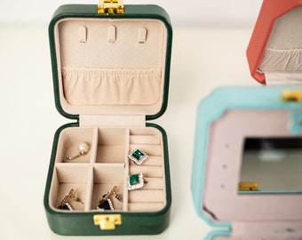 Monogrammed Green Travel Jewelry Case,Personalized Jewelry Box,Jewelry Organizer,Jewelry Box Personalization,Leather Jewelry Box,Jewelry Box