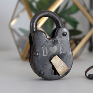 Cadeado de amor antigo com chaves, cadeado de amor personalizado, cadeado de amor gravado, cadeado de amor antigo, cadeado de cerca de portão de ponte, cadeado de Paris --LOCK-Ant-100