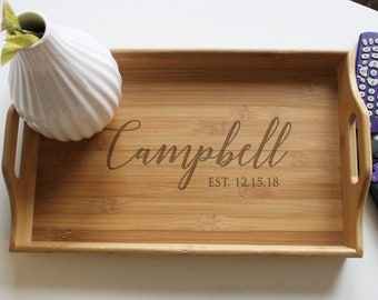 Personalisiertes Serviertablett Benutzerdefiniertes Serviertablett Holztablett Hochzeitsgeschenke New Home Geschenke Brautpaargeschenke Serviertablett --TRAY-BAM-100