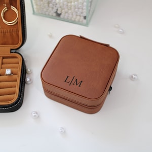 Mini estuche de viaje de joyería, organizador de joyas de viaje pequeño, caja de joyas portátil Mini organizador de almacenamiento de viaje Caja de almacenamiento de pantalla portátil