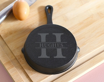 Gepersonaliseerde gietijzeren pan, gepersonaliseerde keukencadeau, aangepaste vader BBQ-geschenk, gepersonaliseerde lepelsteun, gepersonaliseerde bruiloft keukencadeau CS5-B