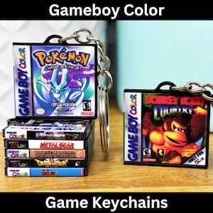 Mini Gameboy Color Case Schlüsselanhänger, Miniatur Nintendo Case Cover Art, Retro GBC Gaming Taschenschlüsselbund, Geburtstagsparty Game Boy Color Geschenk