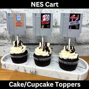 NESゲームカートトッパー（ミディアム）、カップケーキケーキデコレーション、レトロ任天堂エンターテイメントシステム、ゲームパーティーデコレーション、ハッピーバースデーマリオセンターピース