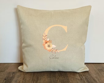 Pillow personalized with name and flowers