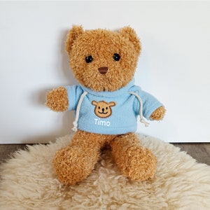 Personalisierter Teddybär mit Namen und  Pullover in Hellblau