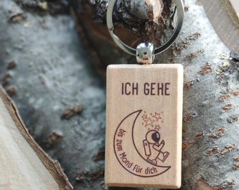 Wooden keychain with the print "I'll go to the moon for you". Various small additional pendants available.