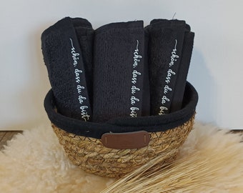 Braided basket guest towels with saying, decoration for the guest bathroom