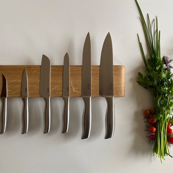 Magnetic knife strip made of oak wood