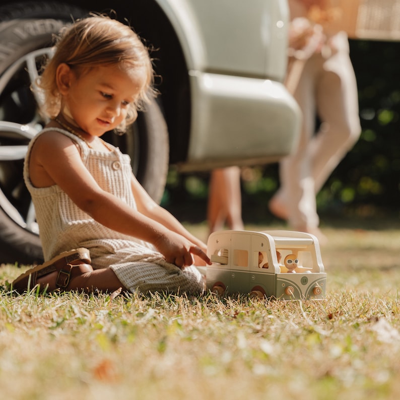 Retro Van Camper mit Spielfiguren Little Dutch Mit Namen personalisiert Bild 6