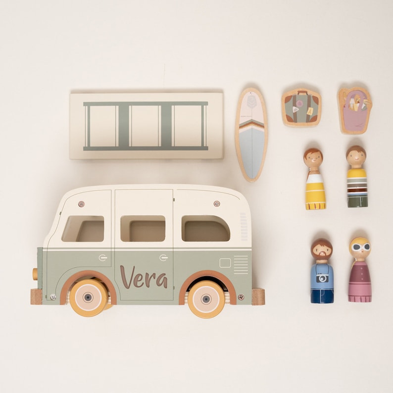 Retro Van Camper mit Spielfiguren Little Dutch Mit Namen personalisiert Bild 2
