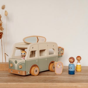 Retro Van Camper mit Spielfiguren Little Dutch Mit Namen personalisiert Bild 3