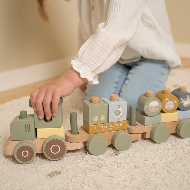 Zug mit Steck-Formen Traktor Little Farm Little Dutch personalisiert mit Geburtsdaten Bild 4
