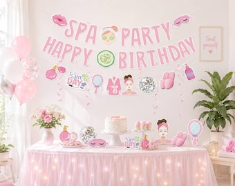 Può includere: Un set di decorazioni per feste a tema spa con uno striscione rosa con la scritta "HAPPY BIRTHDAY SPA PARTY" e vari ritagli di articoli da spa come maschere per il viso, cetrioli, accappatoi e specchi sopra un tavolo con gonna in tulle.