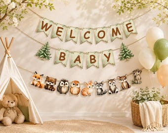 Puede incluir: Un conjunto de banderines decorativos con el texto WELCOME BABY en letras marrones sobre banderines de color verde claro, decorado con ilustraciones de pinos y una fila de animales del bosque como un zorro, oso, erizo, búho y ciervo.