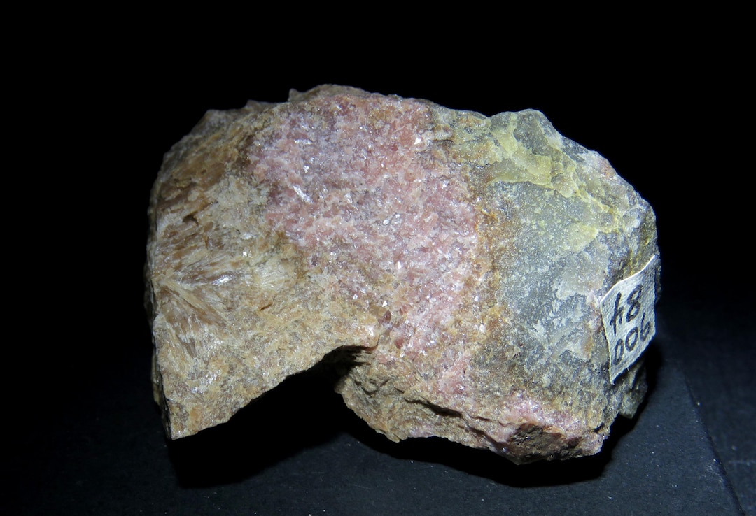 Bustamite, Rhodonite - Meldon Quarry, UK - Etsy