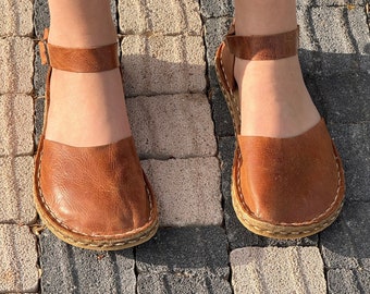 Duurzame vrouwen blote voeten sandalen, minimalistische schoenen, leerachtige antieke bruine sandalen, geaarde sandalen, kleurende brede sandalen, schoen begaafd