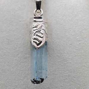 Unieke natuurlijke blauwe transparantie natuurlijke aquamarijnketting, ruwe aquamarijnhanger, kristallen sieraden, cadeau voor hem/haar