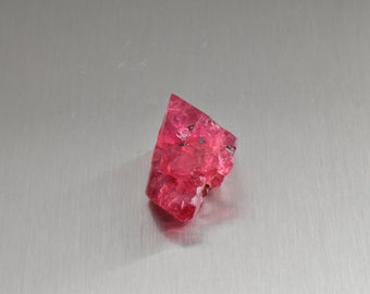 Type: AA9 Decorative Stone Rare Natural Stone Spinel Crystals Raw Mineral Specimens Home Decoration Gem Collection of Scientific Research and Teaching Type: AA9 Decorative Stone Rare Natural Stone Spinel Crystals Raw Mineral Specimens Home Decoration Gem Collection of Scientific Research and Teaching