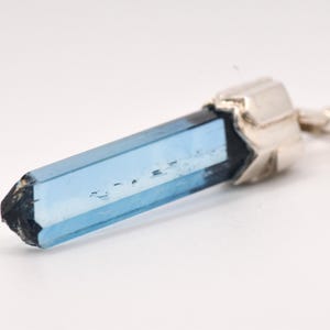 Mooie medium blauwe transparantie natuurlijke aquamarijn ketting ruwe, ruwe aquamarijn hanger, kristallen sieraden, cadeau voor hem