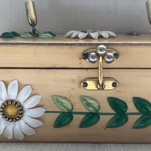 Enid Collins of Texas Vintage Wooden Box Bag Upsa Daisy with two Bumble Bees 1968