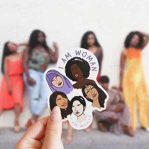 50% WINST GEDONEERD - Ik ben vrouw Sticker - Vinyl Sticker - Vrouwen Empowering Vrouwen - Minimal Art - Waterdicht