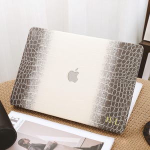 Ivory Brown Croc Pattern MacBook Case, MacBook Pro 14 2025, MacBook M1 Pro 13, Air 13 Case MacBook Pro 16, MacBook 2021 Pro 15 Case