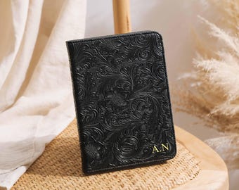 Czarne skórzane etui Kindle z kwiatowym wzorem, personalizowane etui folio do Kindle Paperwhite 6''/7'' 2024, etui Kindle Paperwhite 11. i 12. generacji