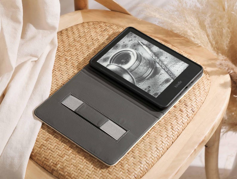 Etui skórzane Kindle w kolorze kawy, personalizowane etui folio do Kindle Paperwhite 6''/7'' 2024, etui Kindle Paperwhite 10., 11. i 12. generacji zdjęcie 7