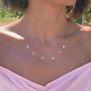 Collar con varias letras, collar con iniciales personalizado, collar con nombre espaciado, joyas con nombre personalizadas, joyas elegantes para todos los días, regalos para mamá