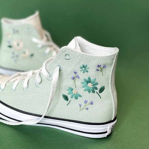 converse chuck taylor with flowers