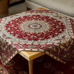 Seide persische Thermeh Tischdecke: Rot Florales Paisley Dekor (100 x 100 cm)