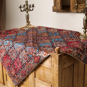 Floral Paisley Persian Tablecloth: Viscose Silk Tile-Themed Art (100x100cm)
