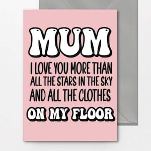 Tarjeta de cumpleaños para mamá, divertida tarjeta de cumpleaños para mamá, de un niño adolescente (ropa en el suelo) - M113