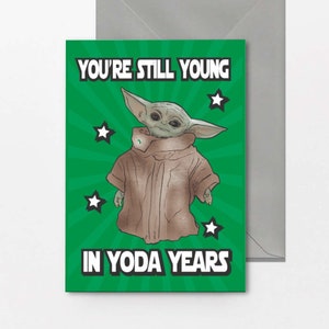 Baby Yoda the Mandalorian - Todavía eres joven en los años de yoda Para él Su mamá Papá Hermana Hermano Amigo Humor divertido IN-122  
