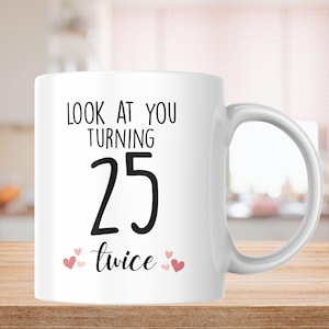 Kaffeetasse, 50. Geburtstagsgeschenk für Frauen, personalisierte 1975-Tasse, benutzerdefinierte lustige 50-jährige Frau, 11 Unze, 15 Unze Keramiktasse