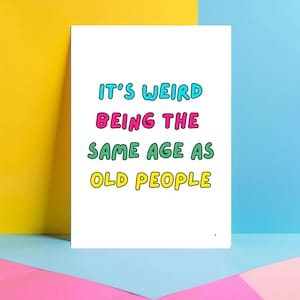 Lustige Geburtstagskarte – “It’s Weird being the Same Age as Old People” – Unfreundliche Karte für Freund, Bruder, Schwester, Ihn oder Sie JBS51