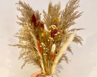 Small bunch of citrus yellow and orange dried flowers, floral bouquet, dried flowers, bunny tails, natural flowers, floral bouquet
