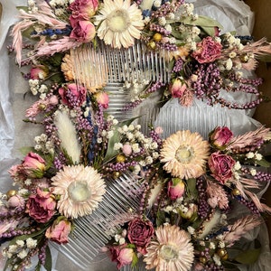 Blush rosa empoeirado, pente de flores, pente de cabelo, pente de noiva floral, flores secas, cabelo de noiva, pente de flores de casamento, acessórios de cabelo de outono
