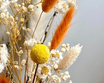 Small bunch of dried flowers, floral bouquet, dried flowers, bunny tails, natural flowers, floral bouquet