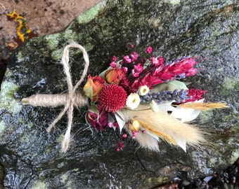 Wild flowers wedding buttonhole boutonnières corsage - pink roses, Gypsophila, rustic boho dry flowers. Traditional wedding. Preserved.