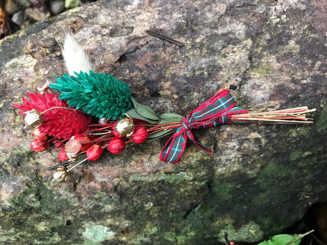 Christmas, Festive Flower Bunches, Dried Flowers, Table Setting