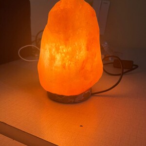 Lámpara de mesita de noche vintage de sal del Himalaya / Alivio para la fibromialgia y el síndrome POTS / Decoración para terapia respiratoria / Lámpara de escritorio para mesita de noche