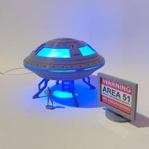 UFO-X Small/Eco - Best Ufo Model with miniature alien-RGB illuminated, Sci fi, Ufo, Gift, Alien Collectable, Aliens