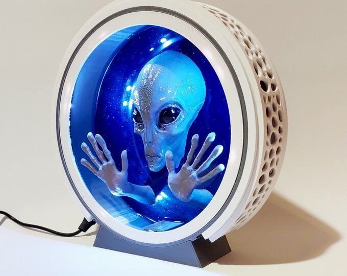Alien Head Diorama - Illuminated by RGB Smarts Led -remote Controlled ...