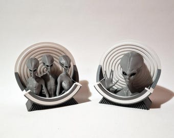 Aliens Diorama, single and triple aliens decor, Sci fi, Ufo, Gift, Alien Collectable